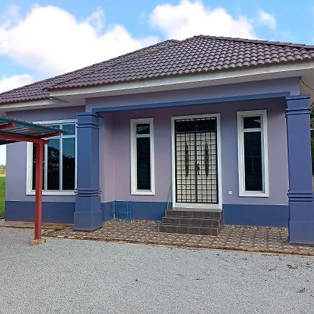 Ummi'S Homestay Kuala Besut Kampong Baru Экстерьер фото