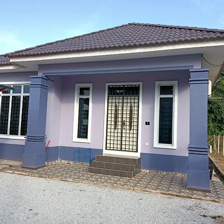 Ummi'S Homestay Kuala Besut Kampong Baru Экстерьер фото