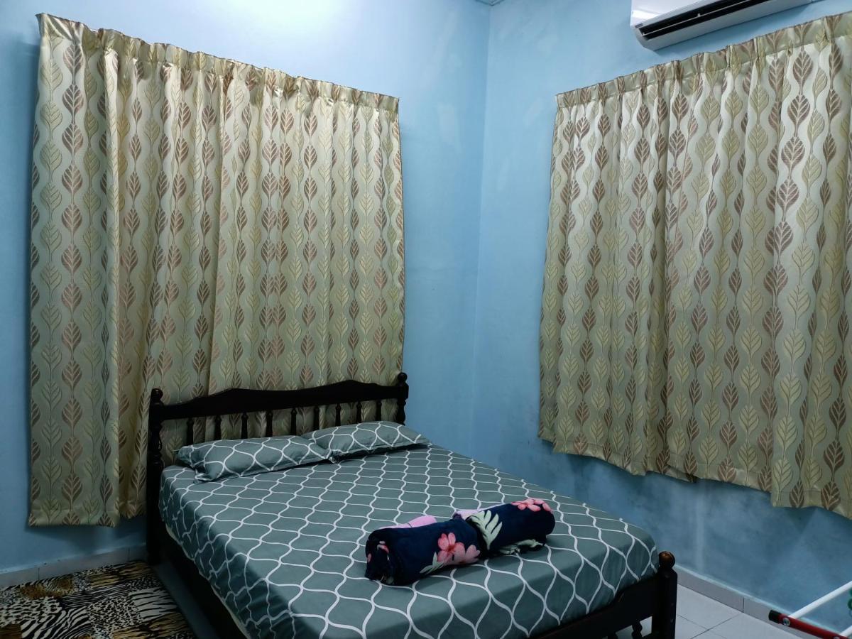Ummi'S Homestay Kuala Besut Kampong Baru Экстерьер фото